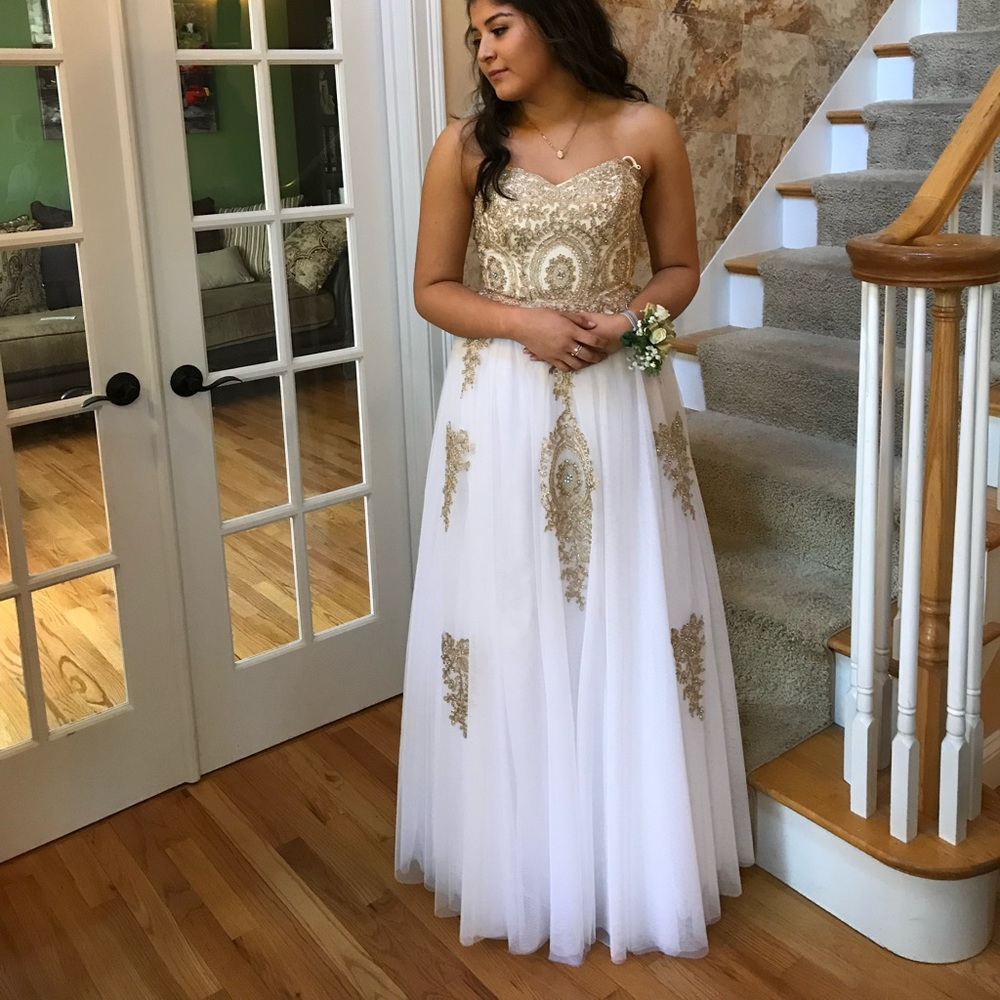 Prom dress - Picture 2 of 7